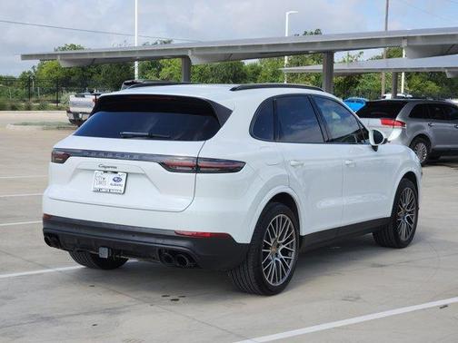 2022 Porsche Cayenne Platinum Edition