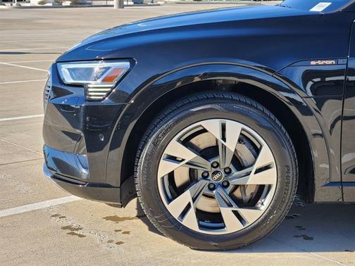 2022 Audi e-tron Premium