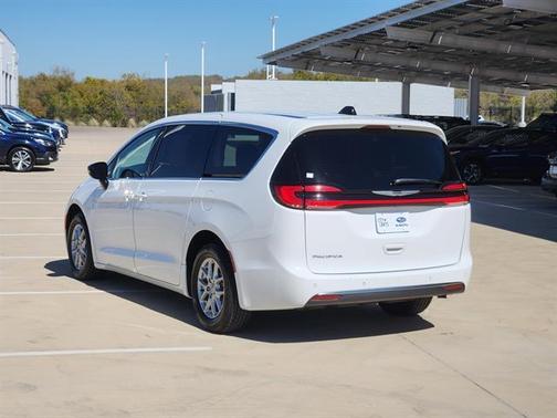 2024 Chrysler Pacifica Touring-L