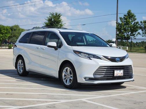 2022 Toyota Sienna Limited