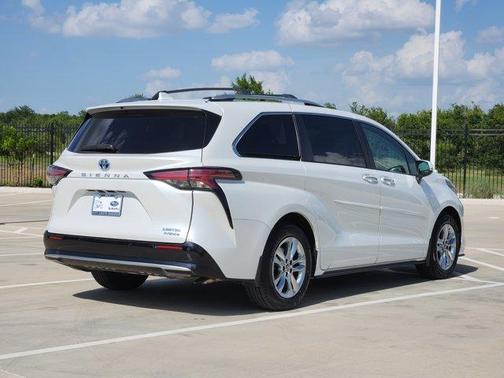 2022 Toyota Sienna Limited