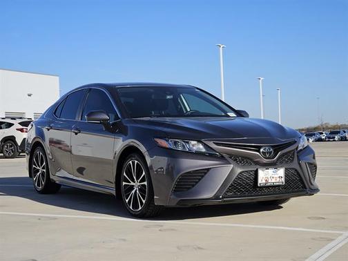 2020 Toyota Camry SE