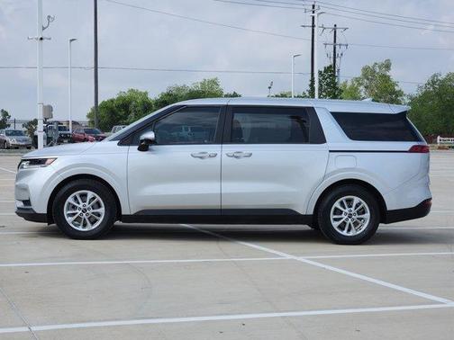 2022 Kia Carnival LX