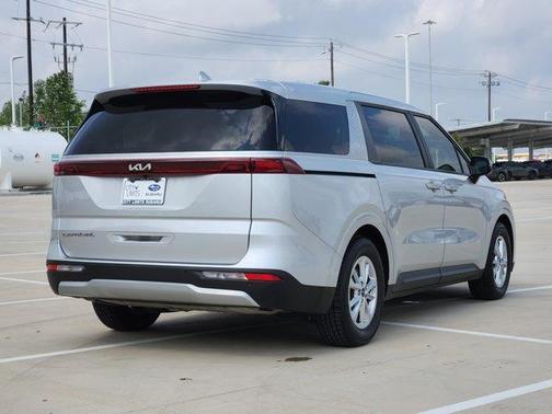 2022 Kia Carnival LX