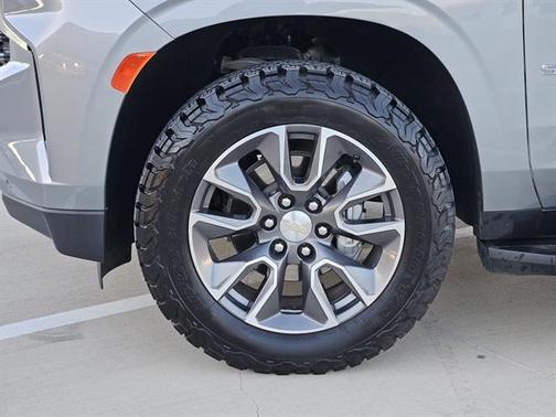 2023 Chevrolet Suburban LS