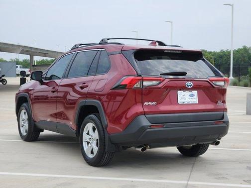 2020 Toyota RAV4 Hybrid XLE