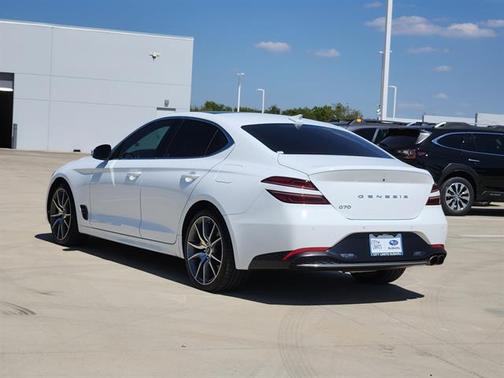 2022 Genesis G70 2.0T
