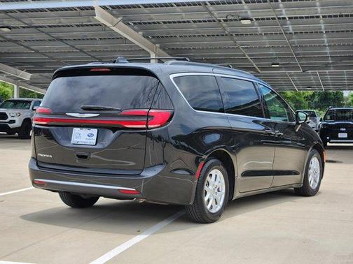 2022 Chrysler Pacifica Touring-L