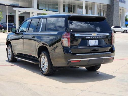 2023 Chevrolet Suburban LT