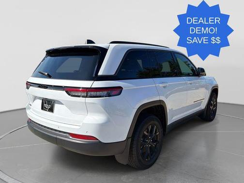 Bright White Clearcoat 2026 Jeep Grand Cherokee Altitude