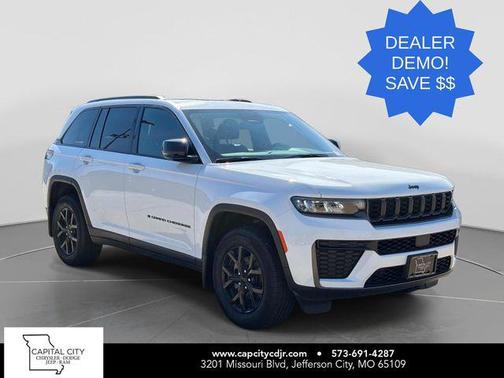 Bright White Clearcoat 2026 Jeep Grand Cherokee Altitude