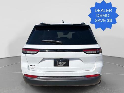 Bright White Clearcoat 2026 Jeep Grand Cherokee Altitude