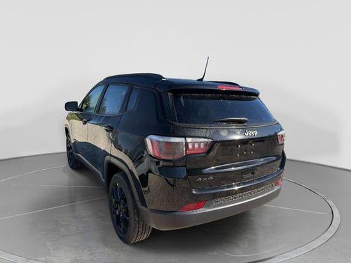 Diamond Black Crystal Pearlcoat 2026 Jeep Compass Latitude