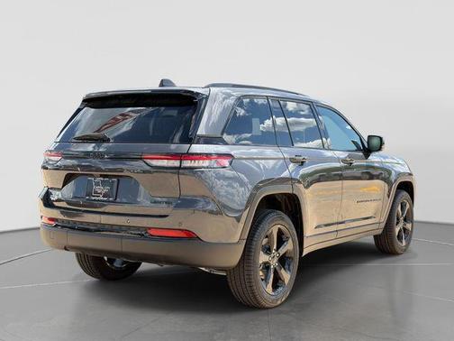Baltic Gray Metallic Clearcoat 2025 Jeep Grand Cherokee Limited