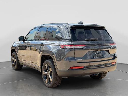 Baltic Gray Metallic Clearcoat 2025 Jeep Grand Cherokee Limited