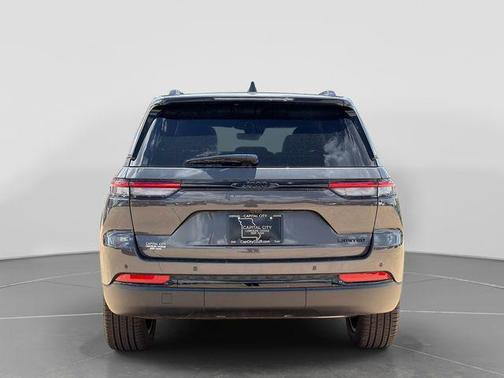 Baltic Gray Metallic Clearcoat 2025 Jeep Grand Cherokee Limited