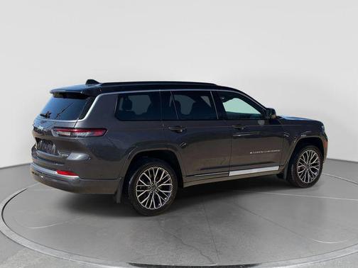 baltic gray metallic clearcoat 2026 Jeep Grand Cherokee L Summit