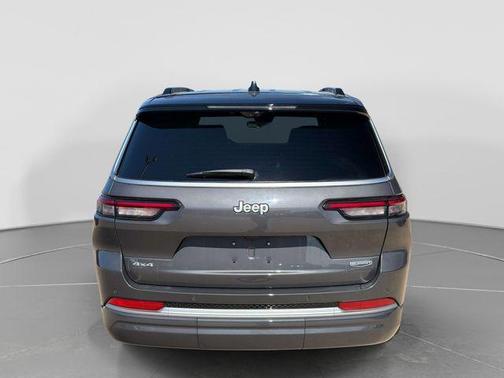 baltic gray metallic clearcoat 2026 Jeep Grand Cherokee L Summit