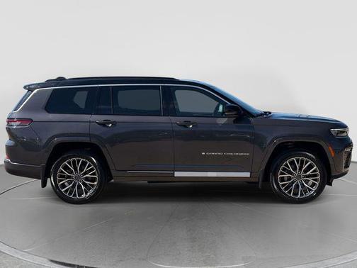baltic gray metallic clearcoat 2026 Jeep Grand Cherokee L Summit