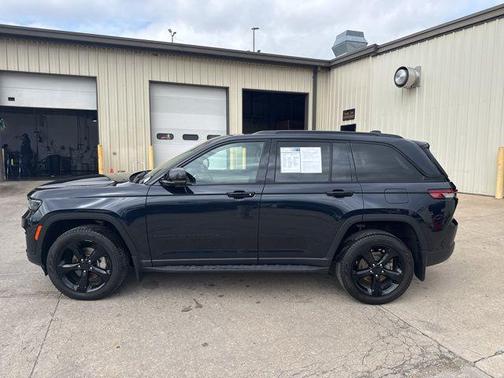 Midnight Sky 2024 Jeep Grand Cherokee Limited