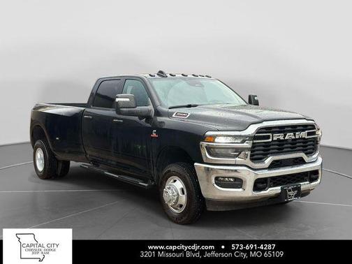 Diamond Black Crystal Pearlcoat 2026 RAM 3500 Tradesman Crew Cab 4x4 8' Box