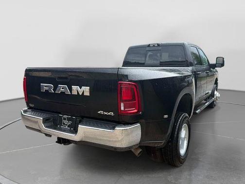 Diamond Black Crystal Pearlcoat 2026 RAM 3500 Tradesman Crew Cab 4x4 8' Box