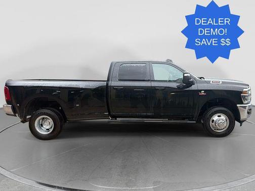 Diamond Black Crystal Pearlcoat 2026 RAM 3500 Tradesman Crew Cab 4x4 8' Box