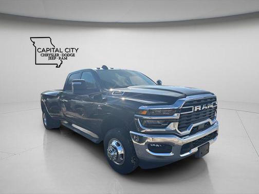 Diamond Black Crystal Pearlcoat 2026 RAM 3500 Tradesman Crew Cab 4x4 8' Box