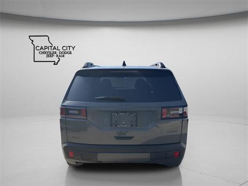 2026 Jeep Cherokee Laredo 4x4