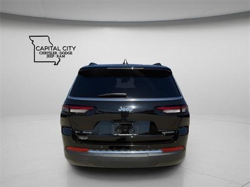 2022 Jeep Grand Cherokee L Laredo