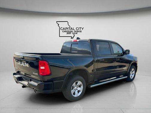 Diamond Black Crystal Pearlcoat 2026 RAM 1500 Big Horn/Lone Star