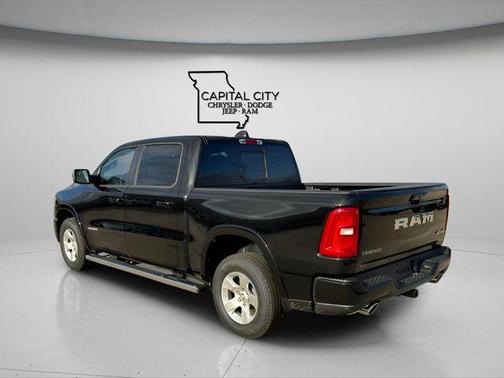 Diamond Black Crystal Pearlcoat 2026 RAM 1500 Big Horn/Lone Star