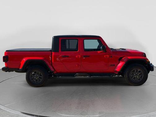 Firecracker Red Clearcoat 2024 Jeep Gladiator Sport S