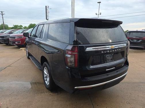 2023 Chevrolet Suburban LT