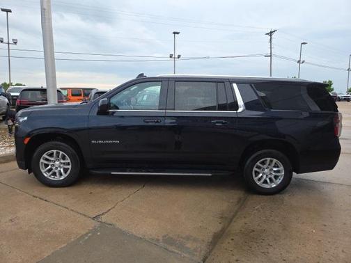 2023 Chevrolet Suburban LT