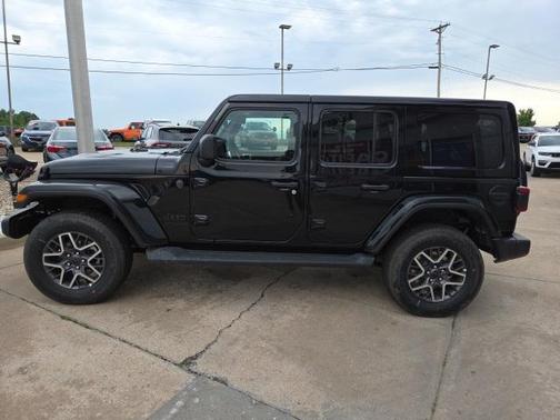 2025 Jeep Wrangler 4-Door Sahara 4x4