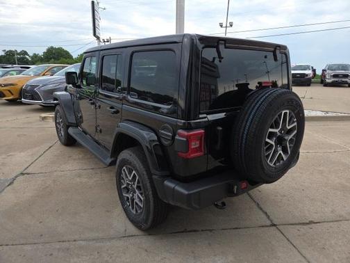 2025 Jeep Wrangler 4-Door Sahara 4x4