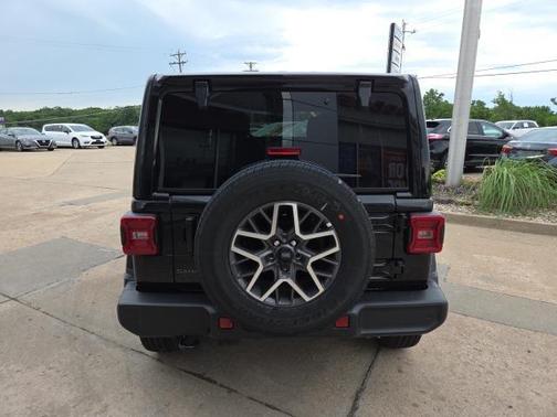2025 Jeep Wrangler 4-Door Sahara 4x4