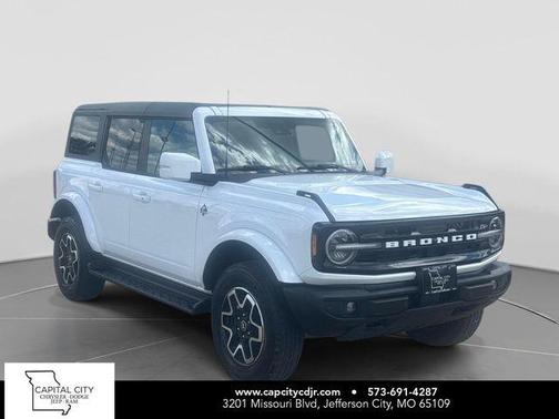 Oxford White 2025 Ford Bronco Outer Banks