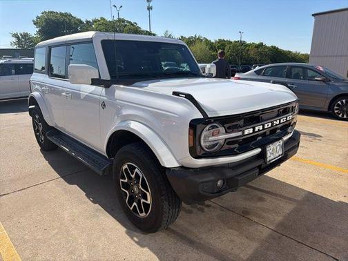 Oxford White 2025 Ford Bronco Outer Banks