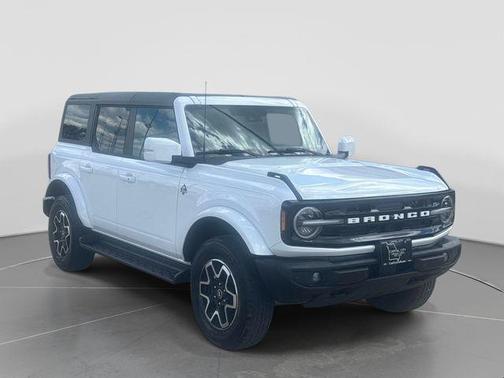 Oxford White 2025 Ford Bronco Outer Banks