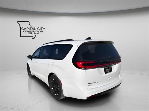 2026 Chrysler Pacifica L