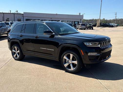 Diamond Black Crystal Pearlcoat 2025 Jeep Grand Cherokee Limited