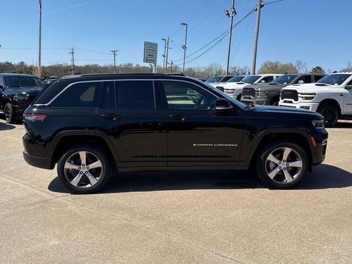 Diamond Black Crystal Pearlcoat 2025 Jeep Grand Cherokee Limited