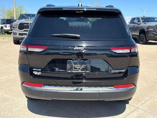 Diamond Black Crystal Pearlcoat 2025 Jeep Grand Cherokee Limited