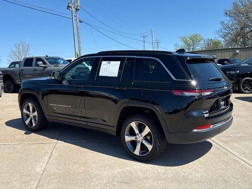 Diamond Black Crystal Pearlcoat 2025 Jeep Grand Cherokee Limited