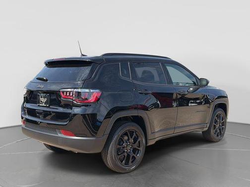 Diamond Black Crystal Pearlcoat 2026 Jeep Compass Latitude