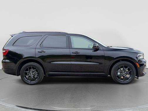 DB Black Crystal Clearcoat 2026 Dodge Durango GT HEMI V8 AWD