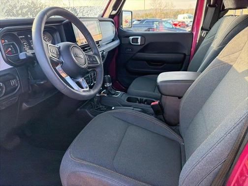 2024 Jeep Wrangler 4-Door Sahara 4x4