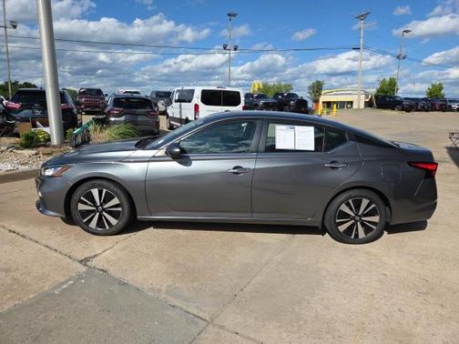 2022 Nissan Altima 2.5 SV
